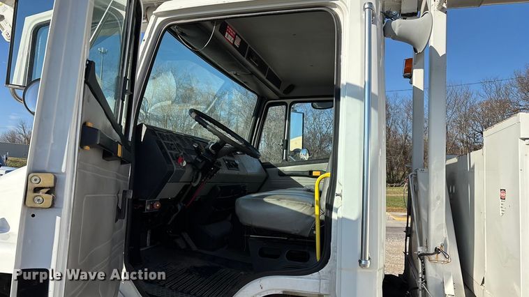 image for item EN5889 1999 Freightliner FL70 bucket truck