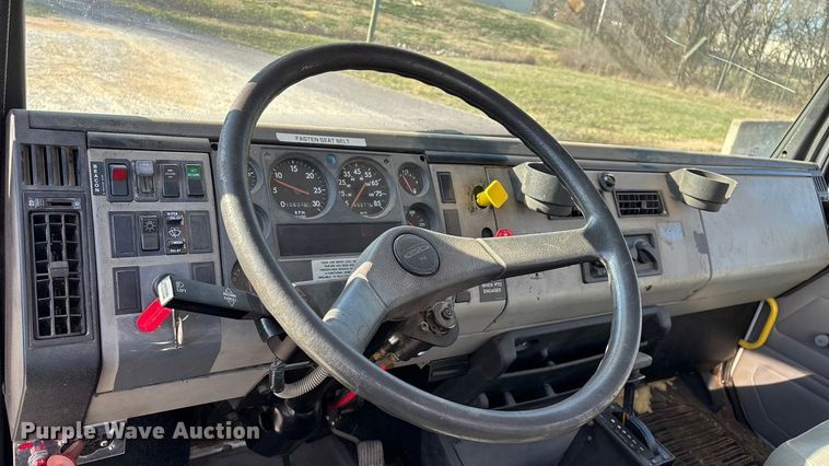 image for item EN5889 1999 Freightliner FL70 bucket truck