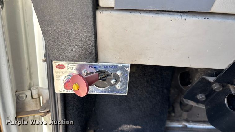 image for item EN5889 1999 Freightliner FL70 bucket truck