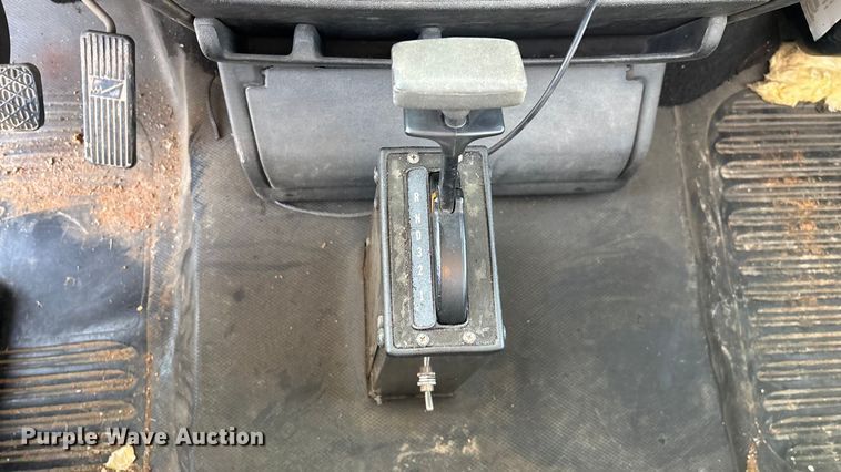 image for item EN5889 1999 Freightliner FL70 bucket truck