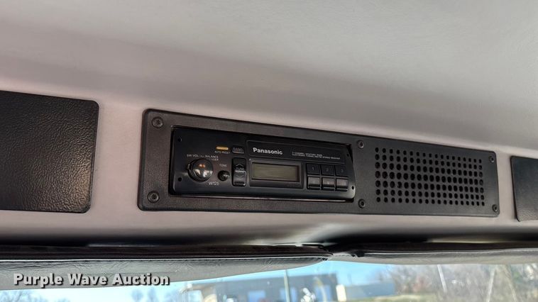 image for item EN5889 1999 Freightliner FL70 bucket truck