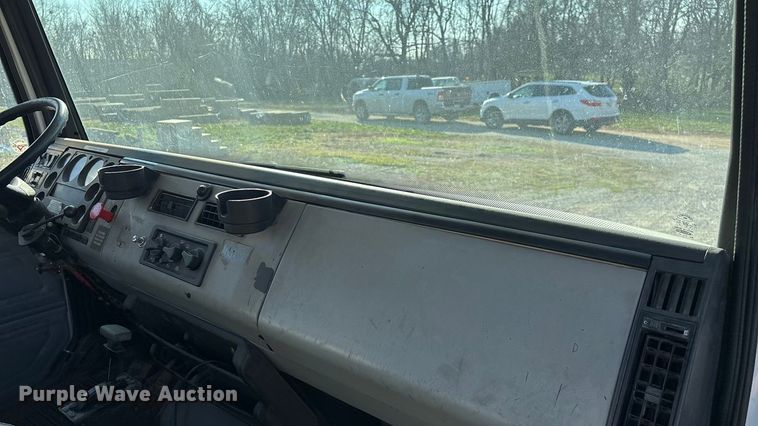 image for item EN5889 1999 Freightliner FL70 bucket truck