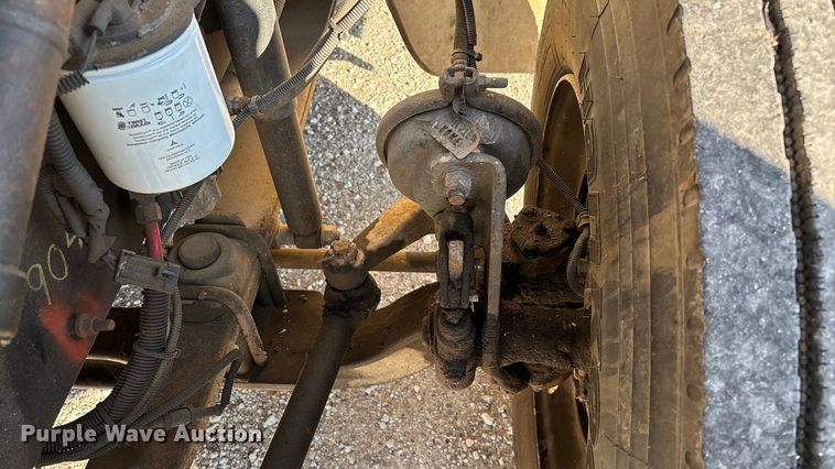 image for item EN5889 1999 Freightliner FL70 bucket truck