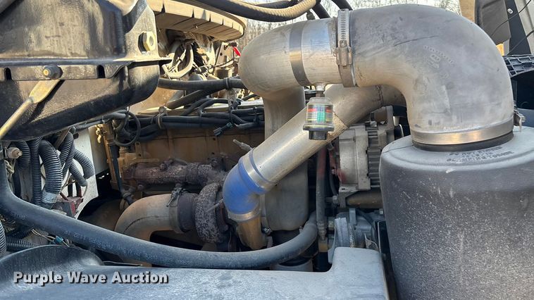 image for item EN5889 1999 Freightliner FL70 bucket truck