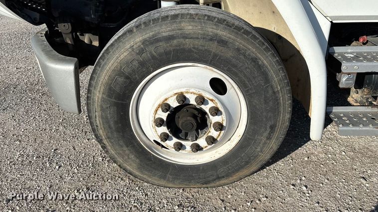 image for item EN5889 1999 Freightliner FL70 bucket truck