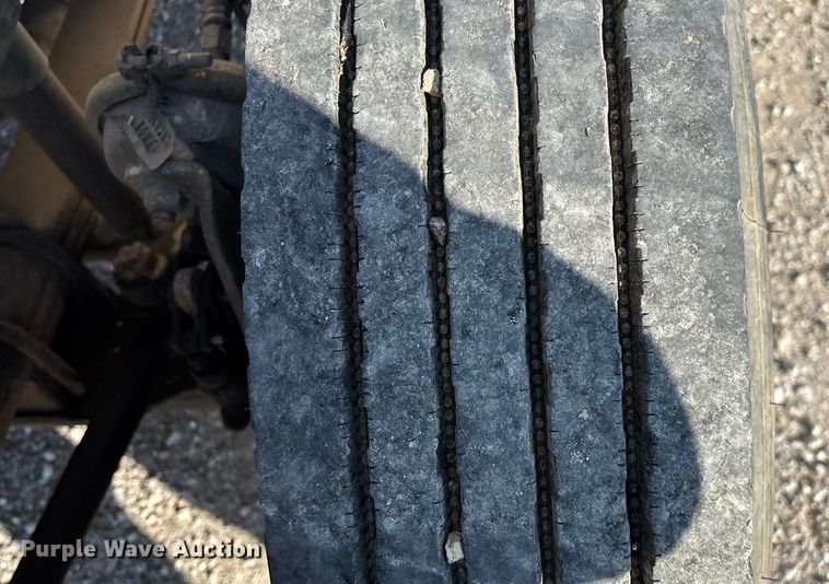 image for item EN5889 1999 Freightliner FL70 bucket truck