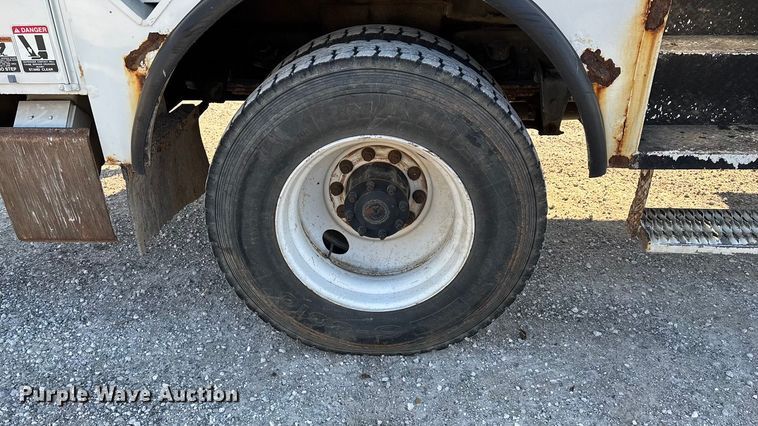 image for item EN5889 1999 Freightliner FL70 bucket truck