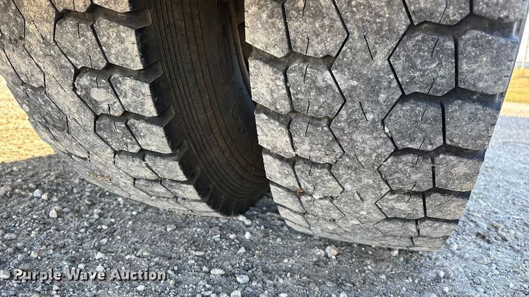 image for item EN5889 1999 Freightliner FL70 bucket truck