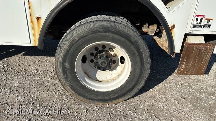 image for item EN5889 1999 Freightliner FL70 bucket truck