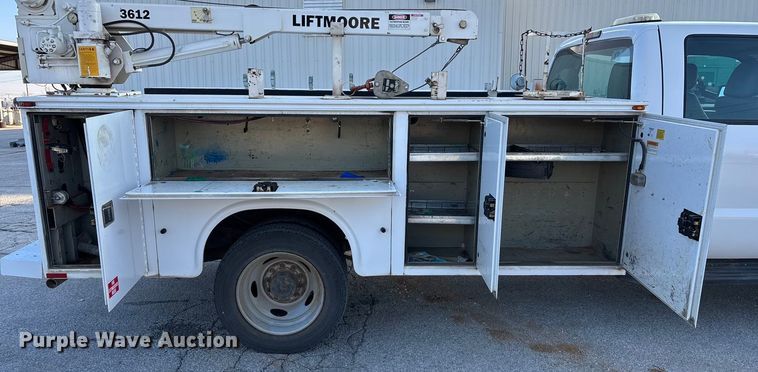 image for item EN5896 2012 Ford F450 utility / service truck