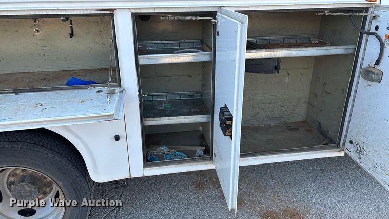 image for item EN5896 2012 Ford F450 utility / service truck