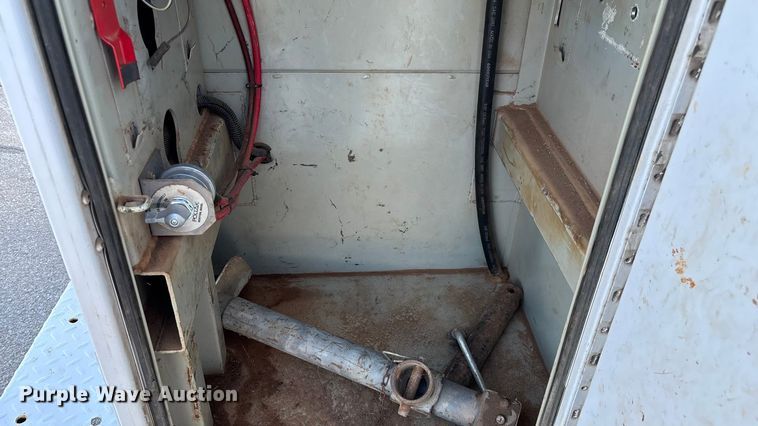 image for item EN5896 2012 Ford F450 utility / service truck