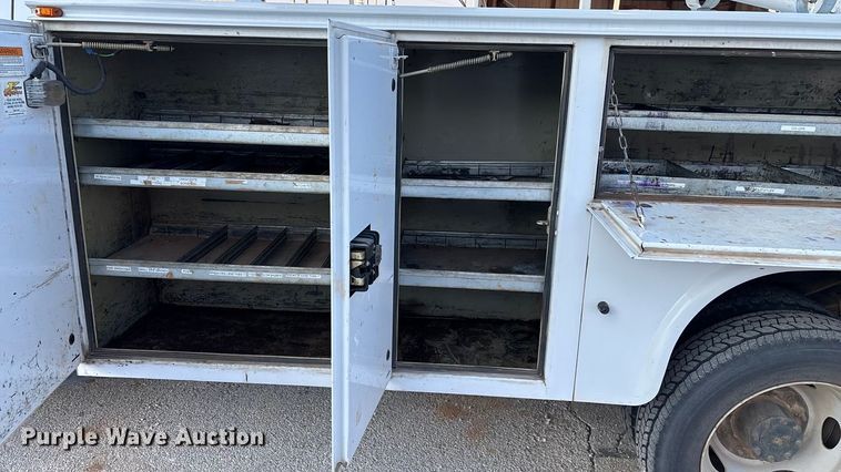 image for item EN5896 2012 Ford F450 utility / service truck