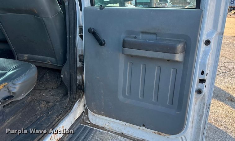 image for item EN5896 2012 Ford F450 utility / service truck