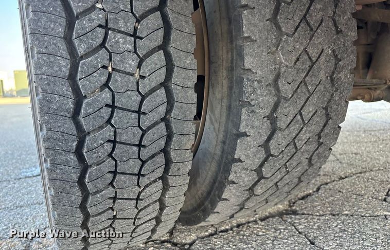 image for item EN5896 2012 Ford F450 utility / service truck