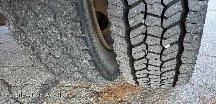 image for item EN5896 2012 Ford F450 utility / service truck