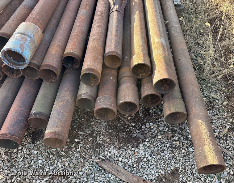 image for item EN5921 Approximately 34 pieces of pipe