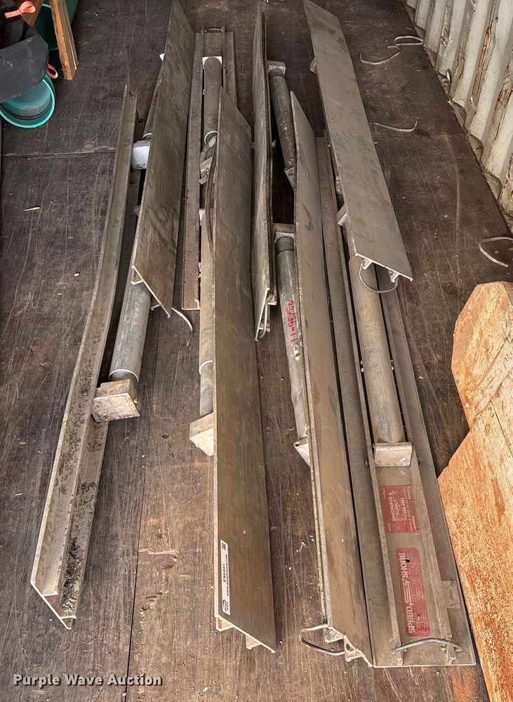 image for item EN5931 Speed Shore hydraulic shoring system