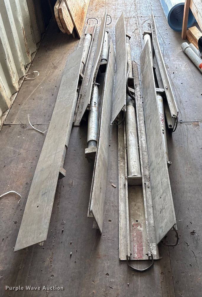 image for item EN5931 Speed Shore hydraulic shoring system