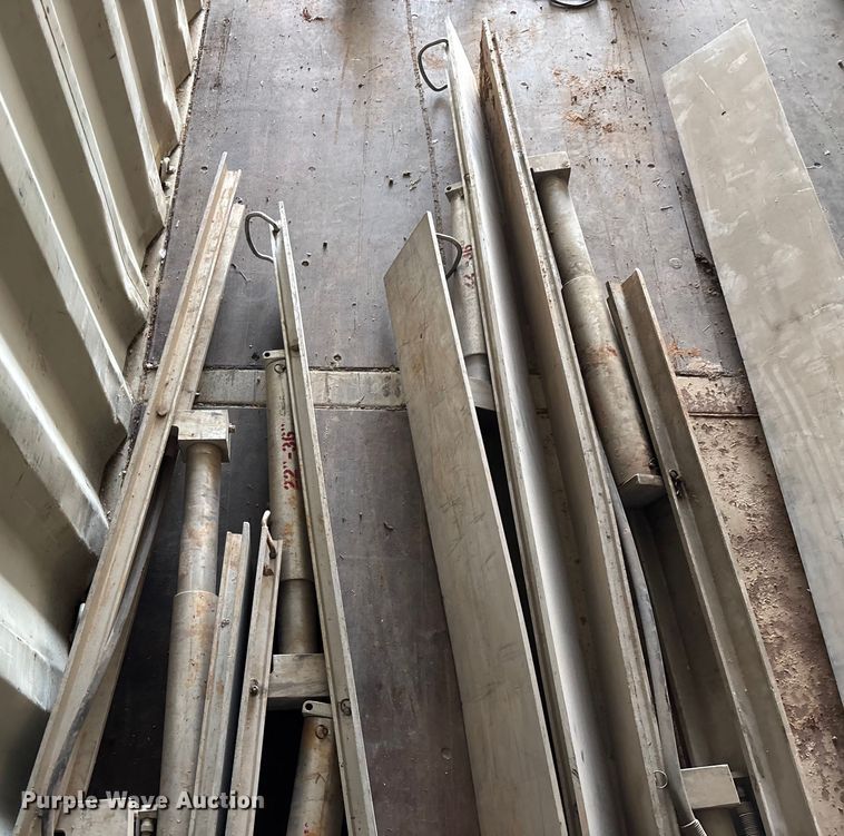 image for item EN5931 Speed Shore hydraulic shoring system