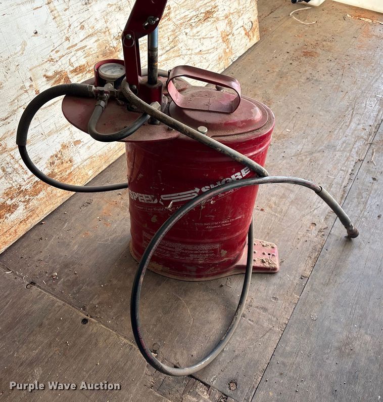 image for item EN5931 Speed Shore hydraulic shoring system