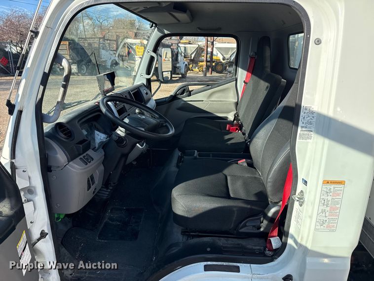 image for item EP2661 2020 Mitsubishi Fuso box truck