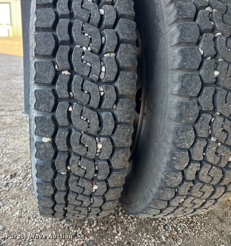 image for item EP2661 2020 Mitsubishi Fuso box truck