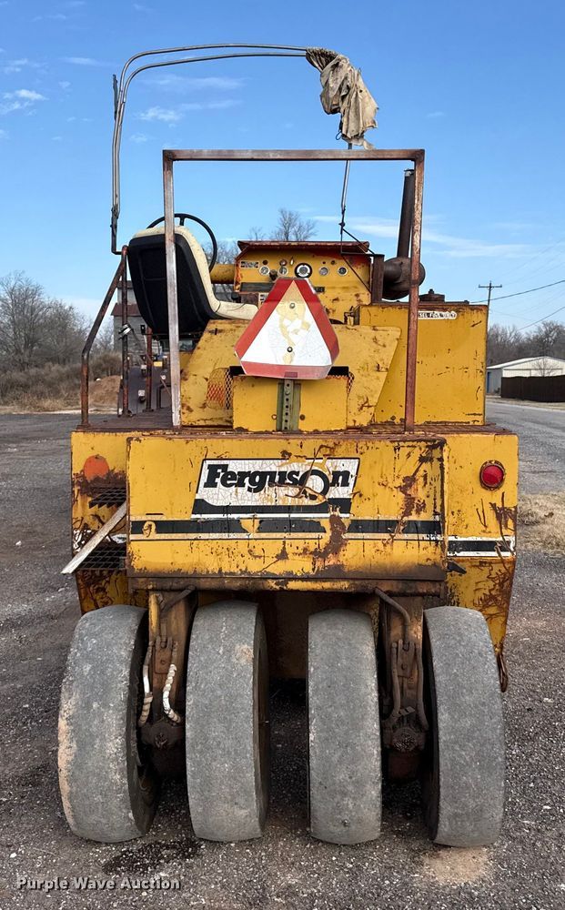 image for item EP2667 Ferguson SR-912 pneumatic roller