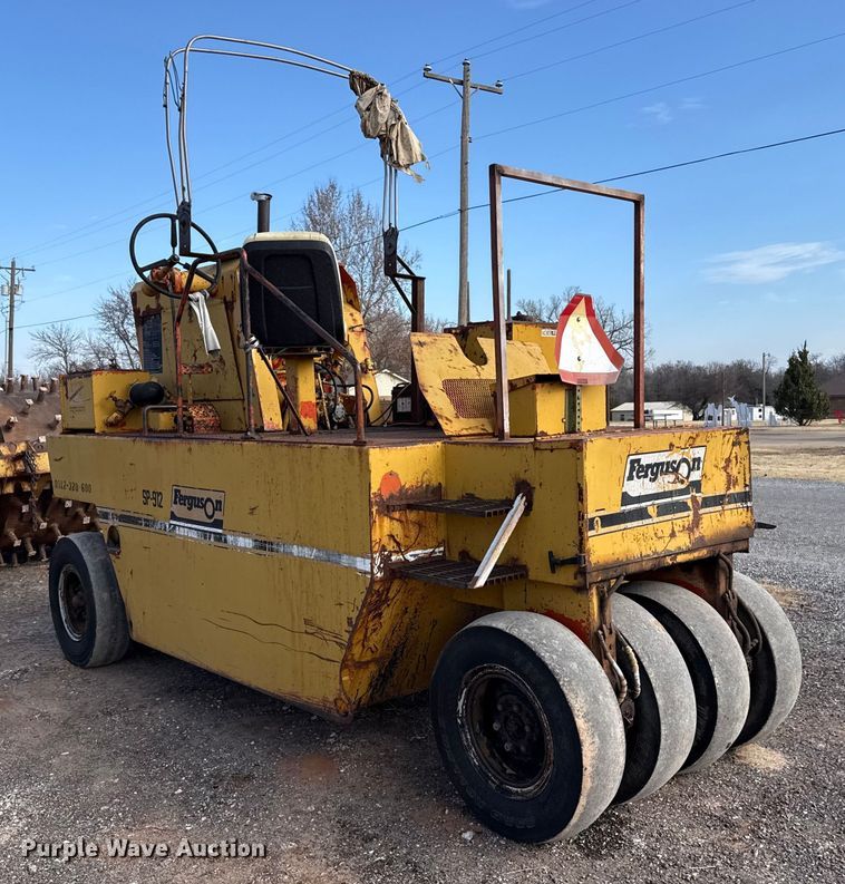 image for item EP2667 Ferguson SR-912 pneumatic roller