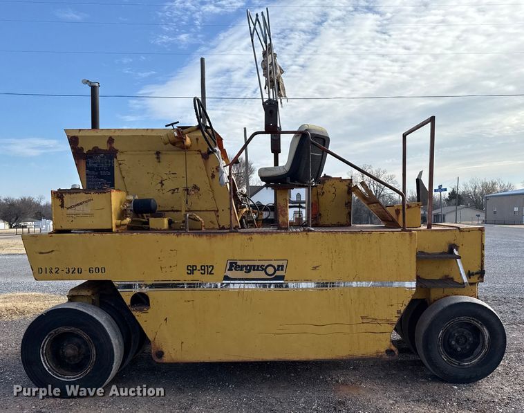 image for item EP2667 Ferguson SR-912 pneumatic roller
