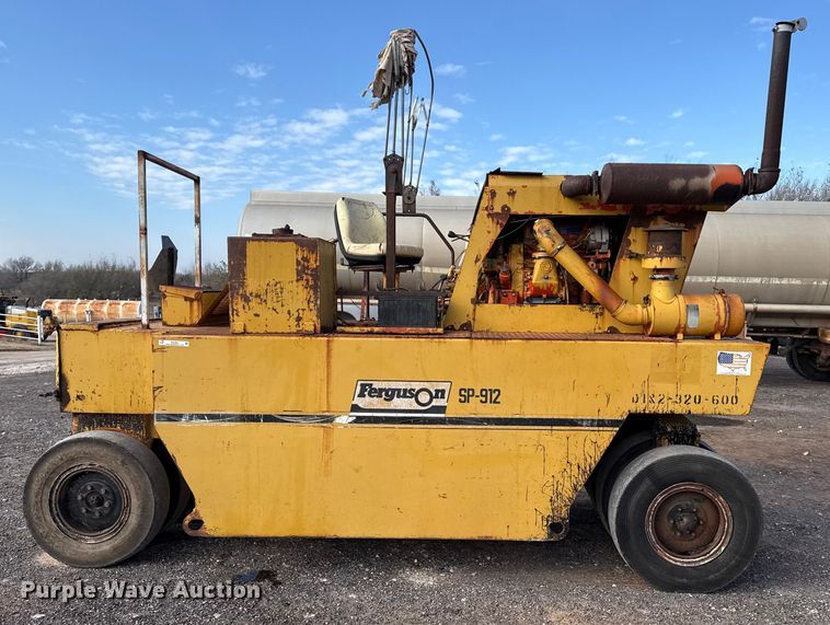 image for item EP2667 Ferguson SR-912 pneumatic roller