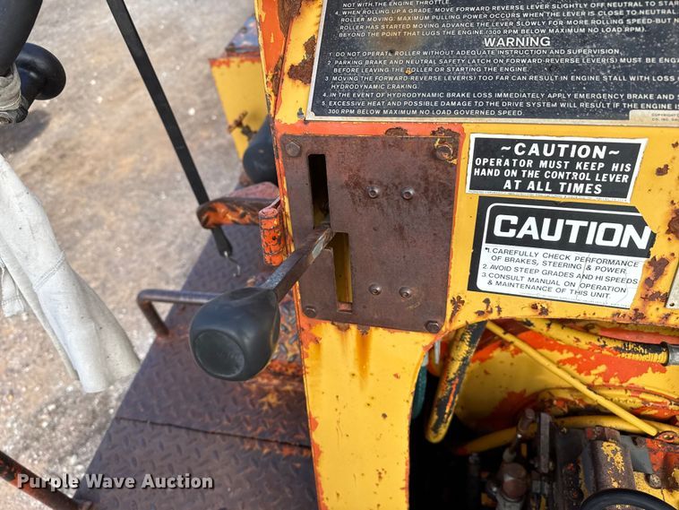 image for item EP2667 Ferguson SR-912 pneumatic roller