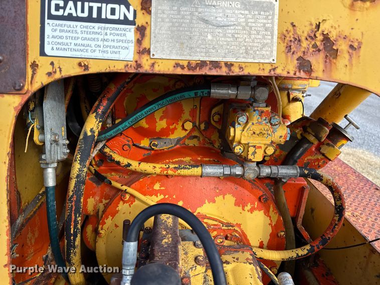 image for item EP2667 Ferguson SR-912 pneumatic roller