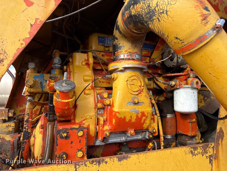 image for item EP2667 Ferguson SR-912 pneumatic roller