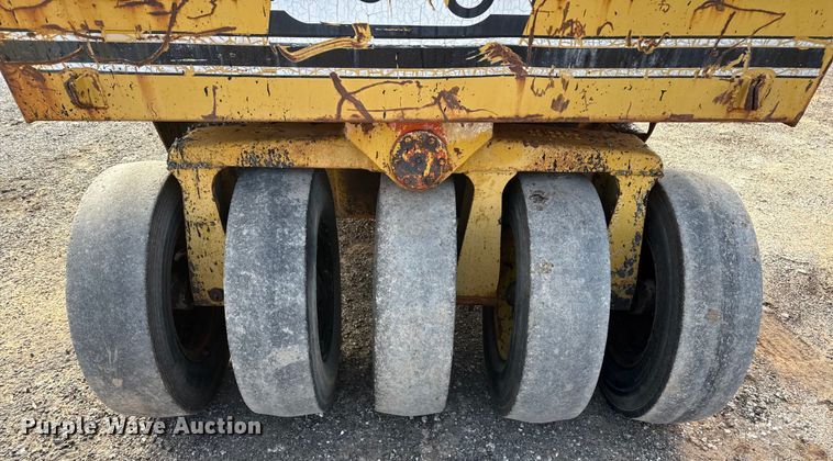 image for item EP2667 Ferguson SR-912 pneumatic roller