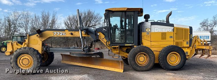 image for item EP2669 2014 John Deere 772G motor grader