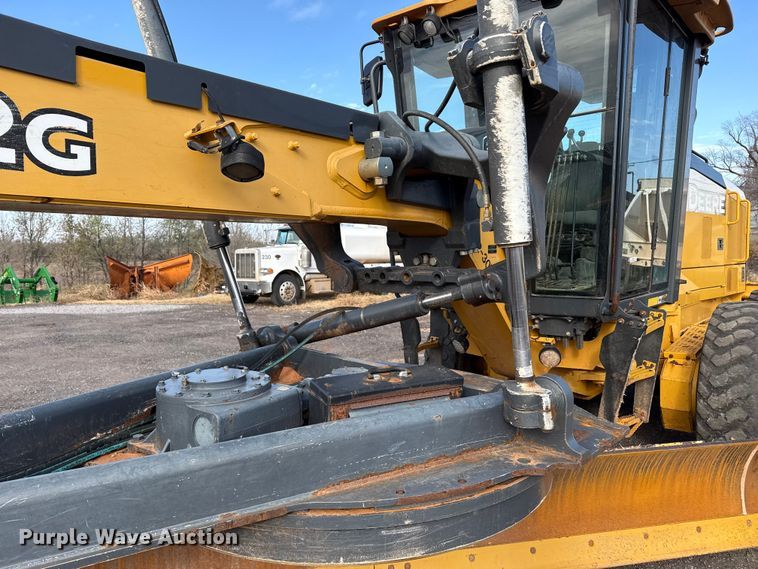image for item EP2669 2014 John Deere 772G motor grader