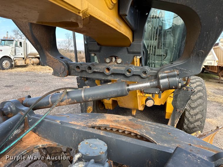 image for item EP2669 2014 John Deere 772G motor grader