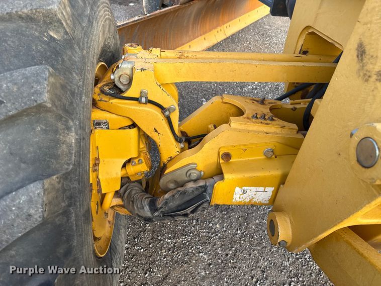 image for item EP2669 2014 John Deere 772G motor grader