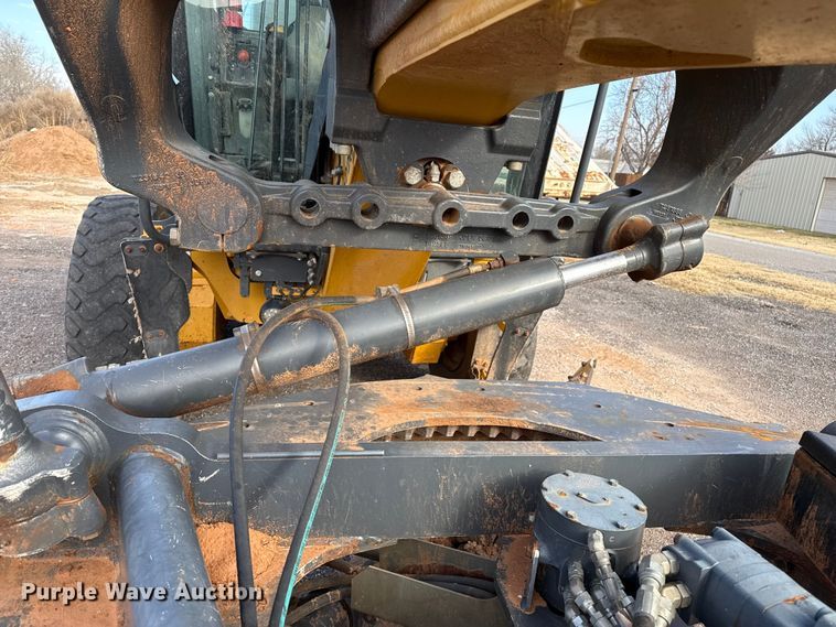 image for item EP2669 2014 John Deere 772G motor grader