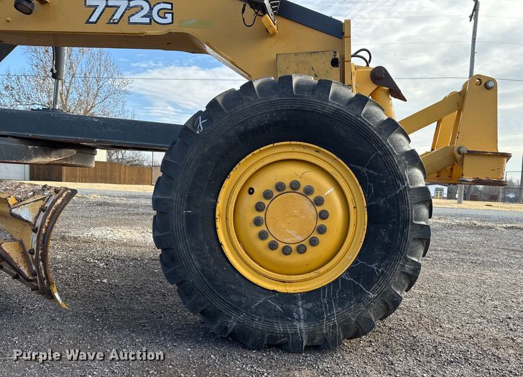 image for item EP2669 2014 John Deere 772G motor grader