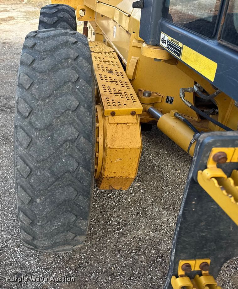 image for item EP2669 2014 John Deere 772G motor grader