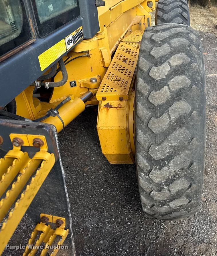 image for item EP2669 2014 John Deere 772G motor grader