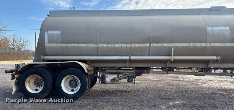 image for item EP2670 1981 VIM tank trailer