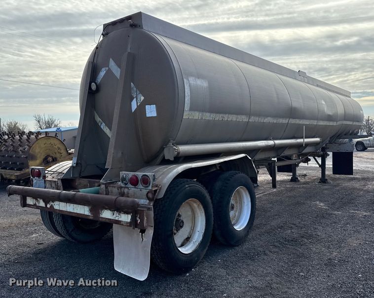 image for item EP2670 1981 VIM tank trailer