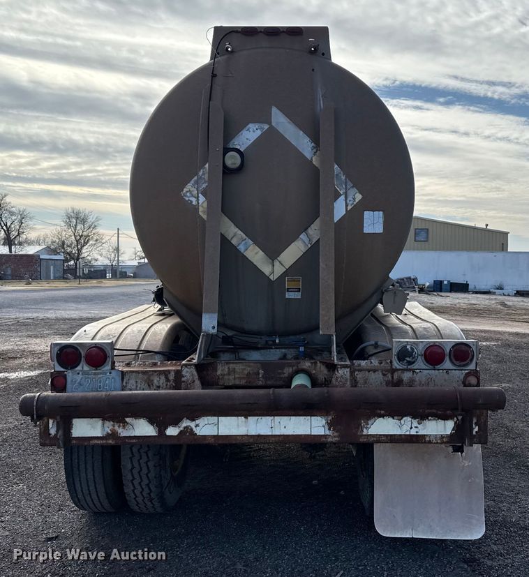 image for item EP2670 1981 VIM tank trailer