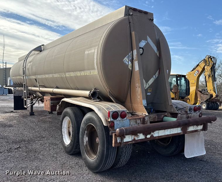 image for item EP2670 1981 VIM tank trailer