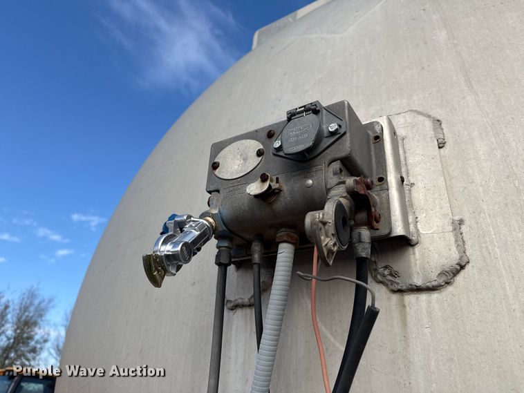 image for item EP2670 1981 VIM tank trailer