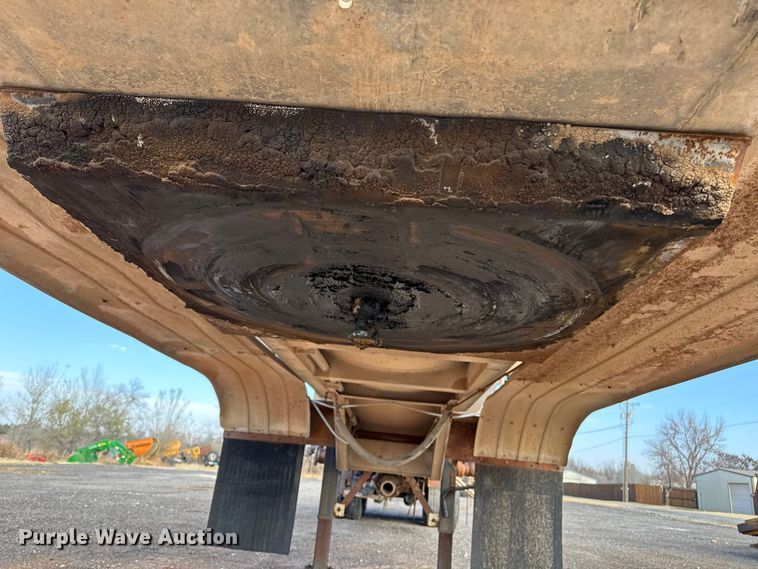 image for item EP2670 1981 VIM tank trailer