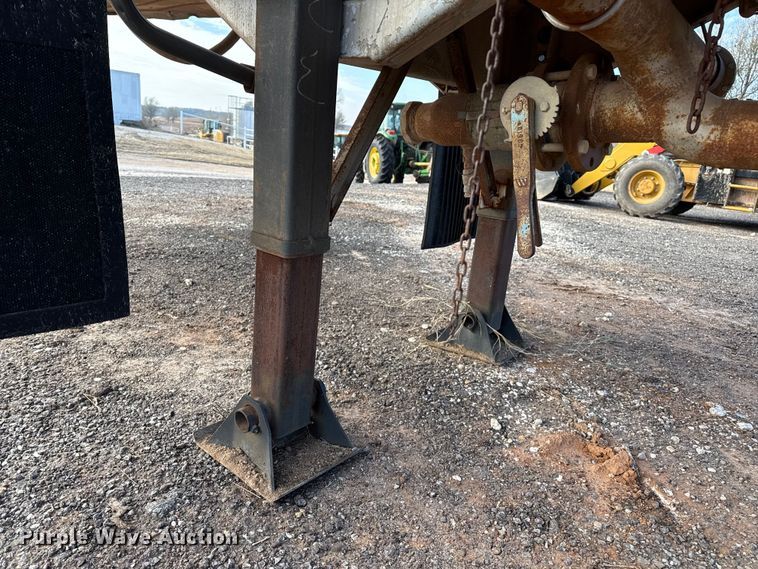 image for item EP2670 1981 VIM tank trailer